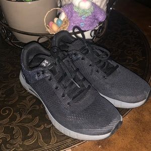 COPY - Nice under armour tennis shoes size 7